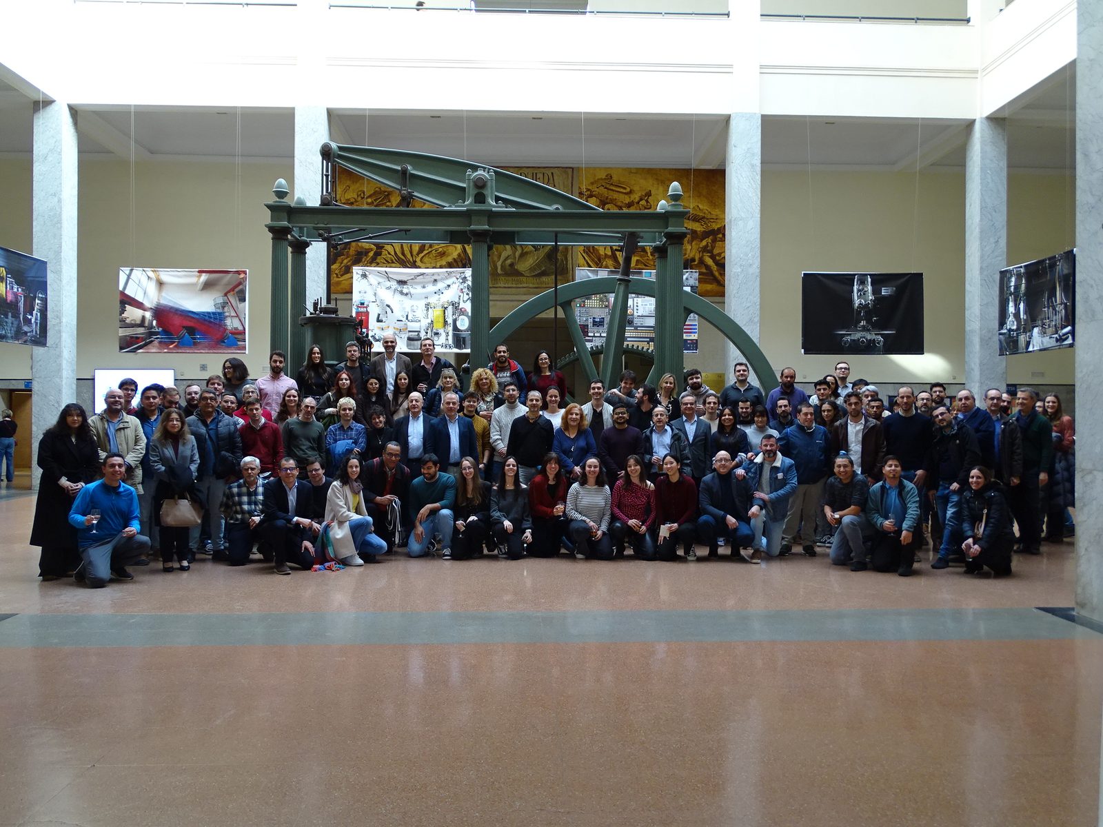 Foto de grupo del personal del CAR